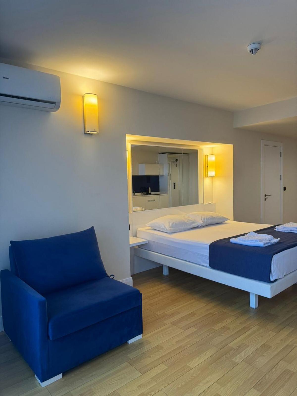 Lux Apart Hotel 555 Batumi Room photo