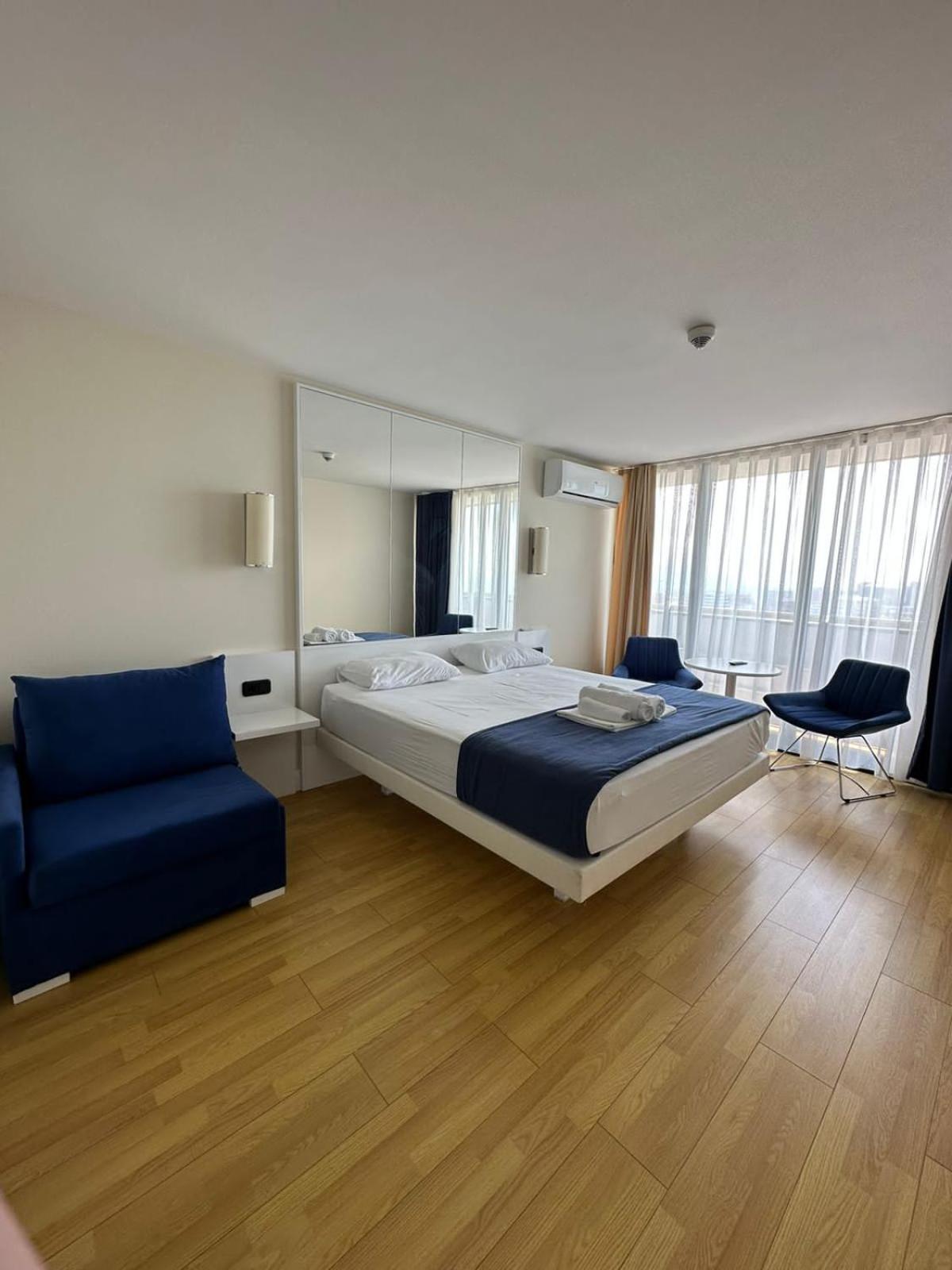 Lux Apart Hotel 555 Batumi Room photo